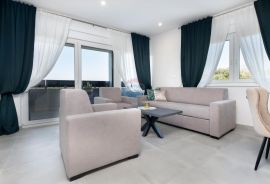 Rovinj,savršen stan u novogradnji s ukupno 3 stana,85m2+parking, Rovinj, Wohnung