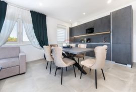 Rovinj,savršen stan u novogradnji s ukupno 3 stana,85m2+parking, Rovinj, Wohnung