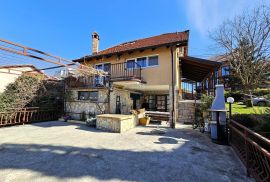 BIJENIK, obiteljska kuća, 2 stana, predivan pogled, Zagreb, Casa