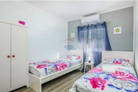 Krk - Pinezići, Krk, kamena kuća 150 m2 s bazenom i jacuzzijem, Krk, Casa