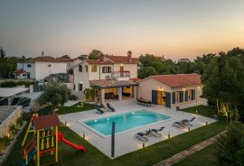 Istra, Kunj - Villa s bazenom i okućnicom od 2208 m2, Raša, Дом