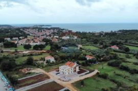 Istra, Poreč, trosoban stan sa vrtom u prizemlju, vrlo blizu centra i plaže, Poreč, Flat