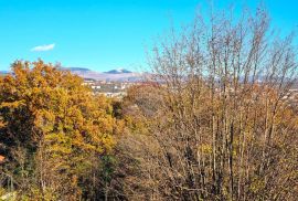 RIJEKA,KASTAV- zemljište 746 m2 s građevinskom dozvolom i plaćenim komunalijama, Kastav, Terrain