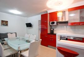 PAG, Grad Pag | Prekrasna Vila s 9 apartmana, parkingom i zemljištem, 1.red do mora, Pag, Casa