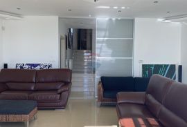 Rijeka, samostojeća villa 400 m2, 3 stana, Rijeka, Casa