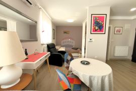 PULA, MONVIDAL, open space stan u zgradi s liftom, Pula, Appartement