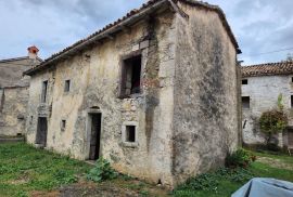 Istra, Buzet, Ročko polje - dvije samostojeće kamene kuće, Buzet, Kuća