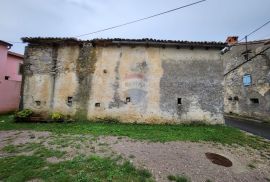 Istra, Buzet, Ročko polje - dvije samostojeće kamene kuće, Buzet, Kuća