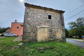 Istra, Buzet, Ročko polje - dvije samostojeće kamene kuće, Buzet, Kuća