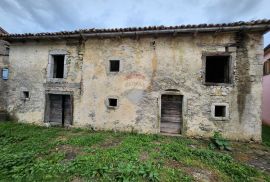 Istra, Buzet, Ročko polje - dvije samostojeće kamene kuće, Buzet, Kuća