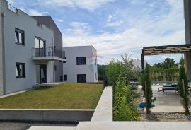 Poreč: Moderan stan 3 ss u prizemlju + dvorište 160 m2, Poreč, Wohnung