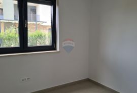 Poreč: Moderan stan 3 ss u prizemlju + dvorište 160 m2, Poreč, Wohnung