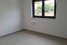 Poreč: Moderan stan 3 ss u prizemlju + dvorište 160 m2, Poreč, Wohnung