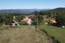 Građevinsko zemljište s pogledom na Motovun, Karojba, Terrain