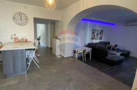 Opatija, stan u strogom centru, 2s+DB, 100m2 s parkingom, Opatija, Apartamento