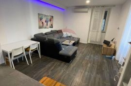 Opatija, stan u strogom centru, 2s+DB, 100m2 s parkingom, Opatija, Apartamento