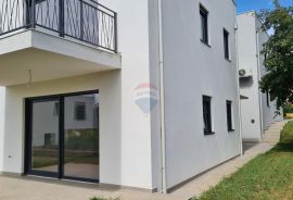 Poreč: Stan u prizemlju novogradnje s dvorištem 160 m2, Poreč, Kвартира