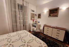 Opatija -  stan 90 m2 s parkingom u vili do mora, Opatija, Apartamento