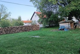 Ogulin-kuća s dvorištem i zemljištem na parceli od 798m2, Ogulin, Ev