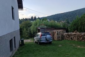 Ogulin-kuća s dvorištem i zemljištem na parceli od 798m2, Ogulin, Ev