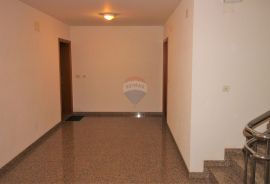 Istra, Novigrad, prostran stan u modernoj zgradi s pogledom na more, Novigrad, Appartment