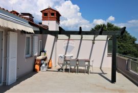 Istra, Novigrad, prostran stan u modernoj zgradi s pogledom na more, Novigrad, Appartment