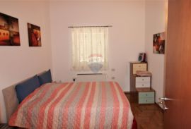 Istra, Novigrad, prostran stan u modernoj zgradi s pogledom na more, Novigrad, Appartment