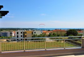 Istra, Novigrad, prostran stan u modernoj zgradi s pogledom na more, Novigrad, Appartment