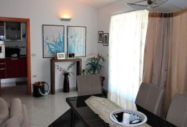 Istra, Novigrad, prostran stan u modernoj zgradi s pogledom na more, Novigrad, Appartment