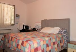 Istra, Novigrad, prostran stan u modernoj zgradi s pogledom na more, Novigrad, Appartment