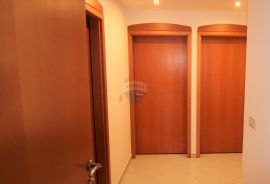 Istra, Novigrad, prostran stan u modernoj zgradi s pogledom na more, Novigrad, Appartment