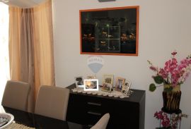 Istra, Novigrad, prostran stan u modernoj zgradi s pogledom na more, Novigrad, Appartment