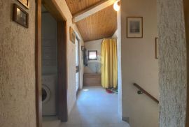 Otok Krk, Dobrinj, samostojeća kuća 3S+DB, 100 m2, Dobrinj, Maison