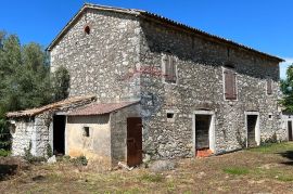 Poreč - okolica, 2 autohtone kamene kuće sa pogledom na more i kombinacijom građevinskog i poljoprivrednog zemljišta, Poreč, House