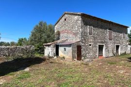 Poreč - okolica, 2 autohtone kamene kuće sa pogledom na more i kombinacijom građevinskog i poljoprivrednog zemljišta, Poreč, House