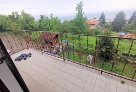 LOVRAN - etaža kuće, trosobni stan s pogledom, Lovran, Appartement