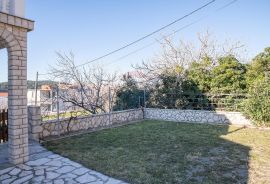 Otok Rab, Lopar, kuća 247m2 s prekrasnim vrtom, Rab, House