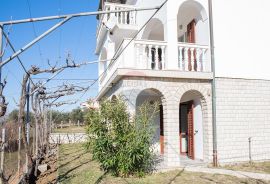 Otok Rab, Lopar, kuća 247m2 s prekrasnim vrtom, Rab, House