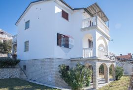 Otok Rab, Lopar, kuća 247m2 s prekrasnim vrtom, Rab, House