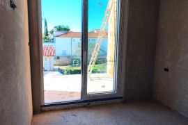 VODICE, novo, dvoetažni stan, dvorište, mirna lokacija, S2, Vodice, Appartement