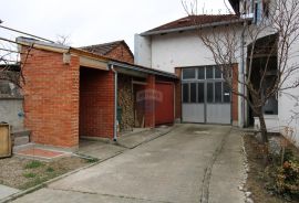 Petrinja, kuća 382 m2, 4 stambene jedinice, Petrinja, Haus