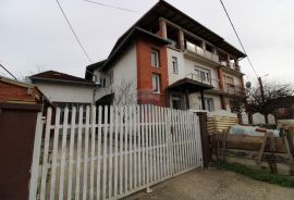 Petrinja, kuća 382 m2, 4 stambene jedinice, Petrinja, Haus