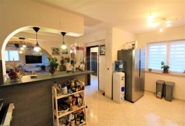 Rovinj-7km.prekrasno novouređeni stan s pogledom na more-112m2, Rovinj, Apartamento