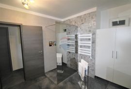 Rovinj-7km.prekrasno novouređeni stan s pogledom na more-112m2, Rovinj, Apartamento