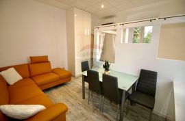 OPATIJA,LOVRAN- 1.red do mora, stan 35 m2, balkon, parking, pogled na more, Lovran, Appartamento