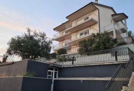 Viškovo, Saršoni - 1. kat, 2S+DB stan 82 m2 s bazenom na korištenje, Viškovo, Apartamento