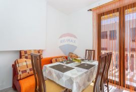 KRK - Baška - kuća 200m² - vrta 654m², Baška, Famiglia