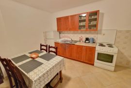 KRK - Baška - kuća 200m² - vrta 654m², Baška, Famiglia