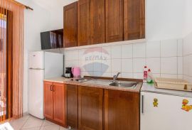 KRK - Baška - kuća 200m² - vrta 654m², Baška, Famiglia