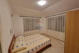 KRK - Baška - kuća 200m² - vrta 654m², Baška, Famiglia